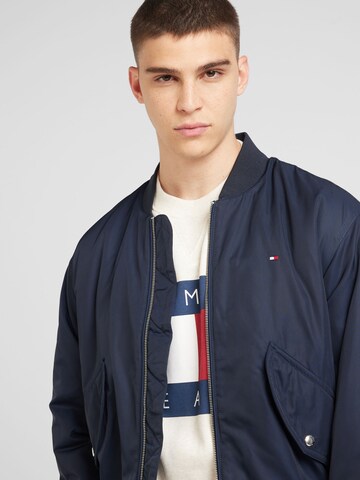 TOMMY HILFIGER Jacke 'AUTHENTIC' in Blau