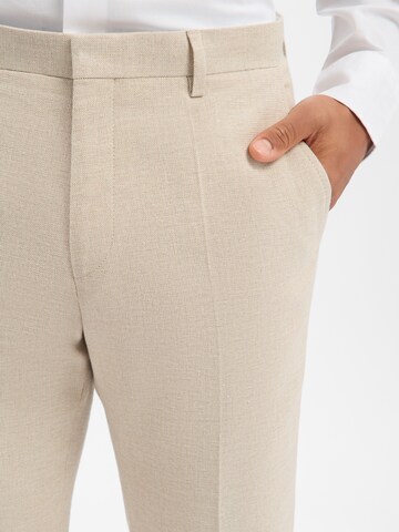 ROY ROBSON Slim fit Pleated Pants in Beige