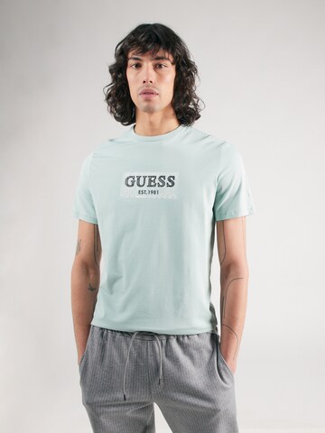 GUESS Μπλουζάκι σε πράσινο: μπροστά