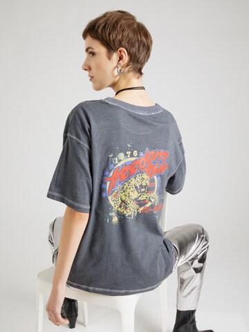 Tricou supradimensional de la Nasty Gal pe gri: față