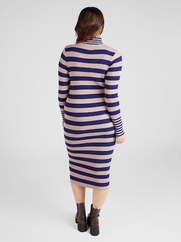 Vero Moda Curve Πλεκτό φόρεμα 'MAXINE' σε μπλε
