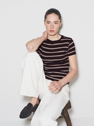 The Set T-Shirt in Beige: Vorderseite