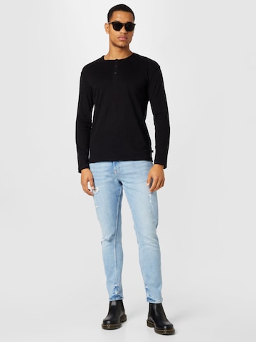 QS Tapered Jeans i blå