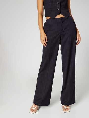 Bella x ABOUT YOU Regular Broek 'Svenja' in Blauw: voorkant