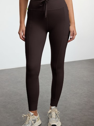 Skinny Leggings Trendyol en marron : devant