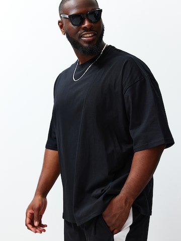 Trendyol - Camiseta en negro: frente