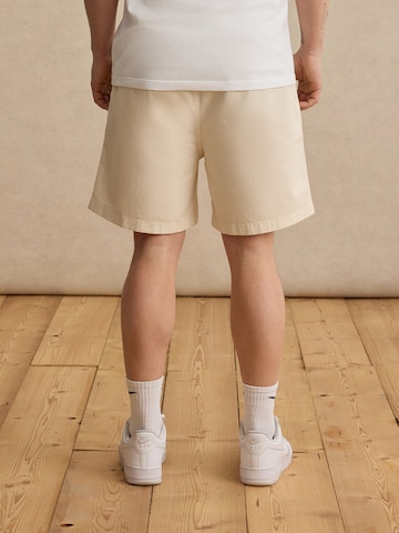 DAN FOX APPAREL Regular Shorts 'Vitus' in Weiß