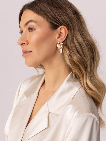 PURELEI - Brincos 'Floral Pearly' em ouro: frente