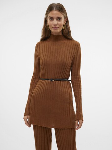 SOMETHINGNEW Sweater in Brown