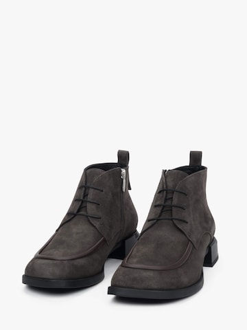 Estro Enkellaarsje '54-5836' in Bruin