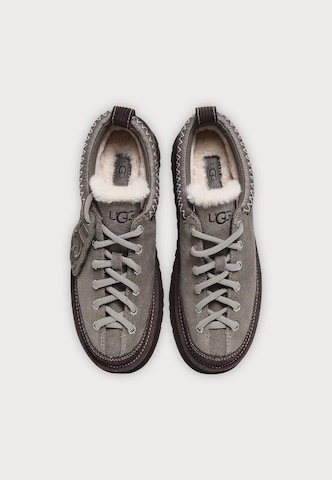 UGG Šněrovací boty 'Heritage' – šedá