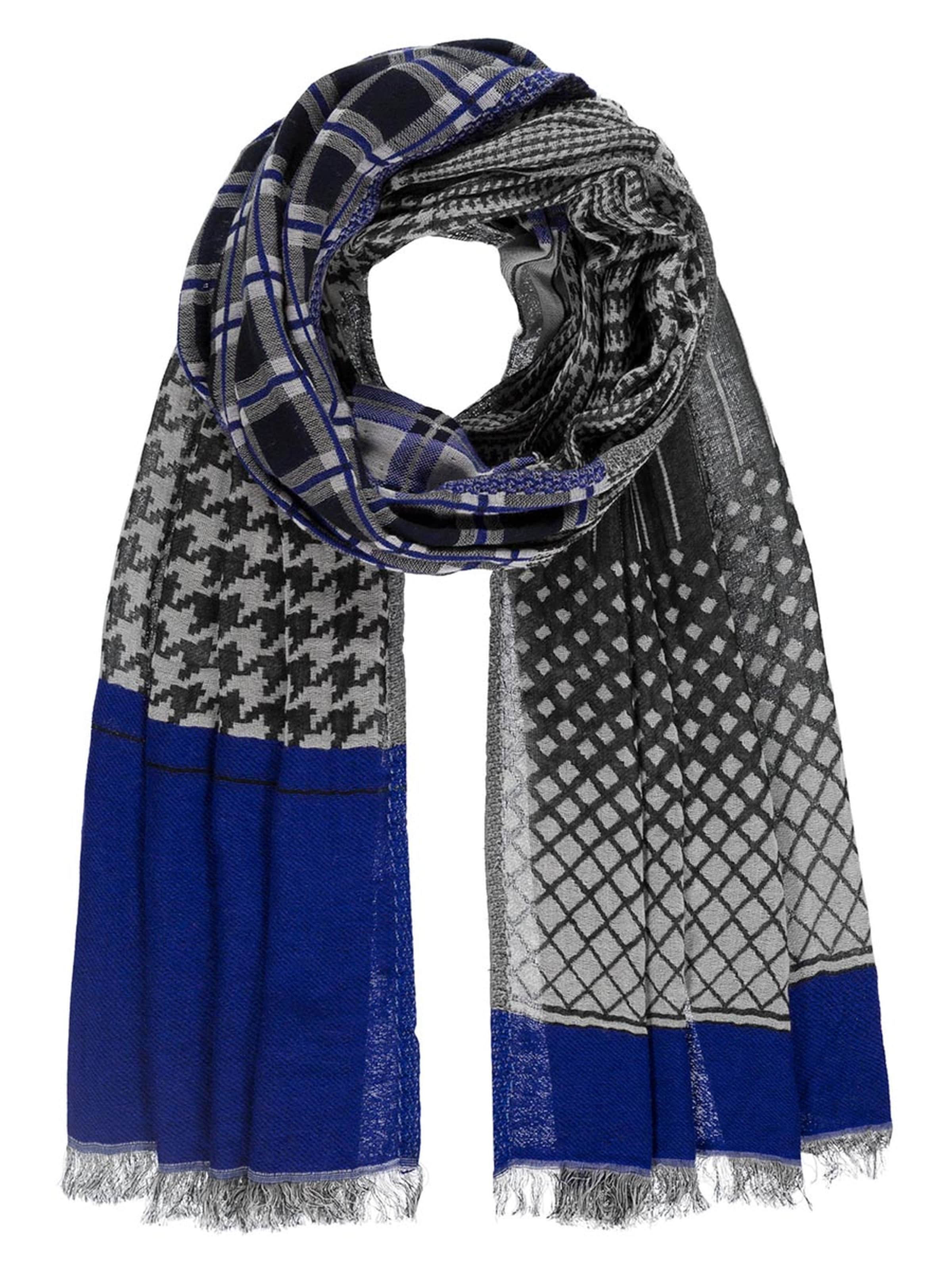 Passigatti Wrap in Blue: front