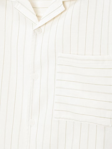 Pull&Bear Comfort Fit Hemd in Weiß