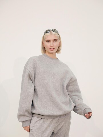 Ossy Homer Sweatshirt 'Basic Oversize Sweatshirt – 3-Faden, innen angeraut, mit Fleece' in Grijs