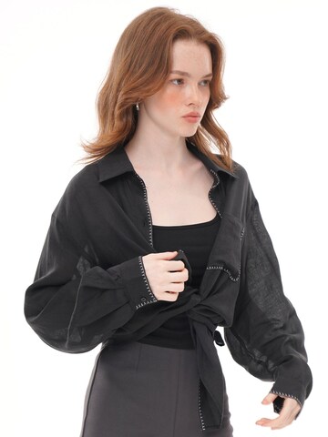 yoligex Kurtka przejściowa 'Breathable Ramie Lyocell Loose Shirt' w kolorze czarny