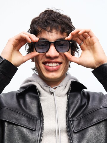 BershkaSunčane naočale - crna boja