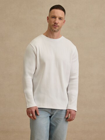 DAN FOX APPAREL Футболка 'Max' в Белый: спереди