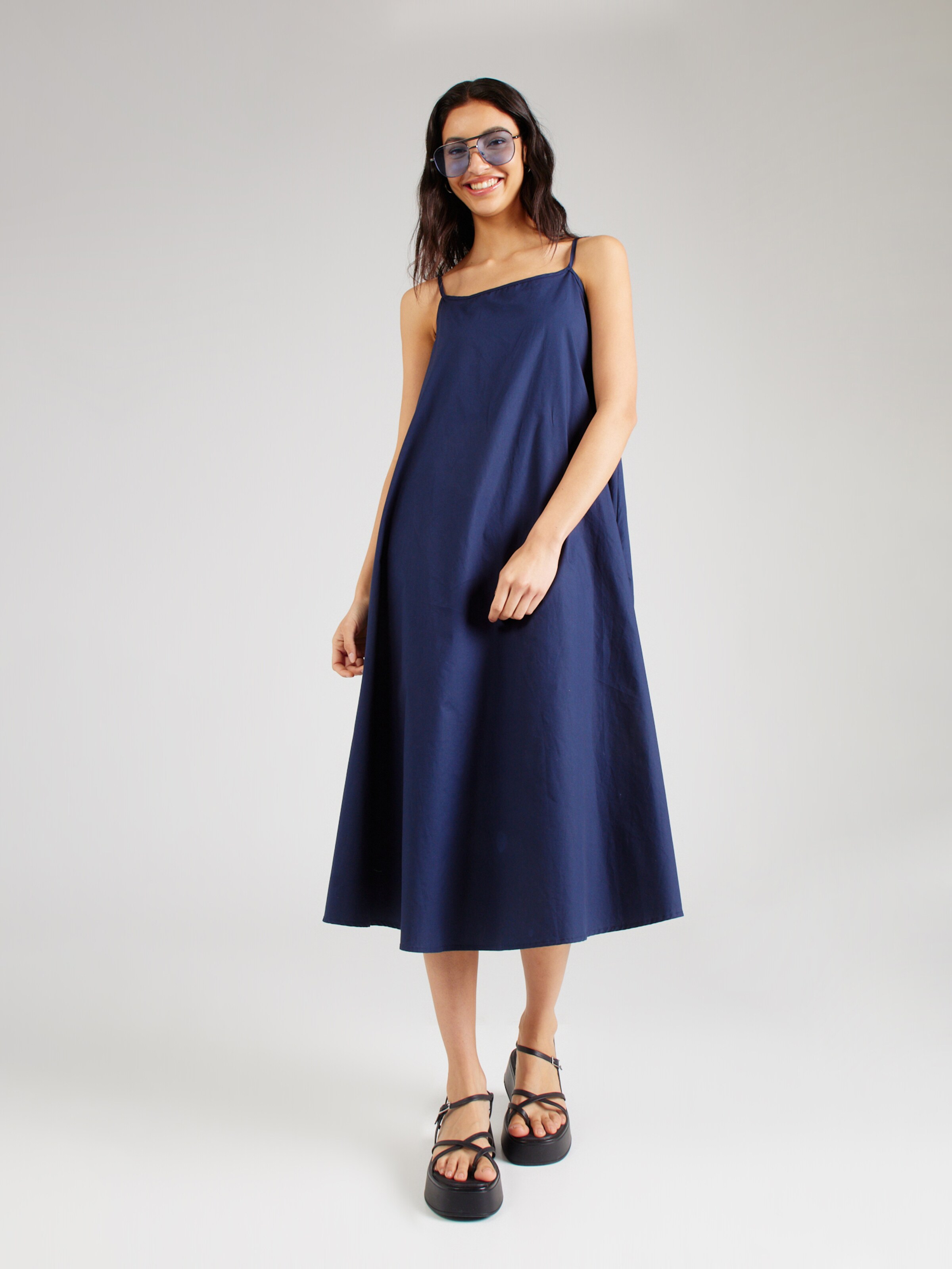 Robe Molly BRACKEN en Bleu Fonce ABOUT YOU