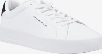 Sneaker bassa di TOMMY HILFIGER in bianco: frontale