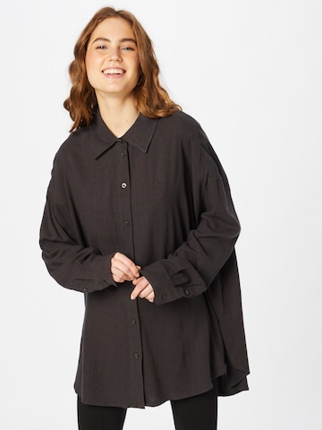 WEEKDAY Blouse 'Jan' in Grijs: voorkant