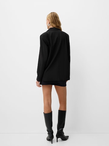 Sacou de la Bershka pe negru