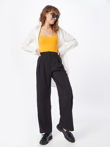 WEEKDAY Wide leg Pleat-Front Pants 'Lilah' in Black