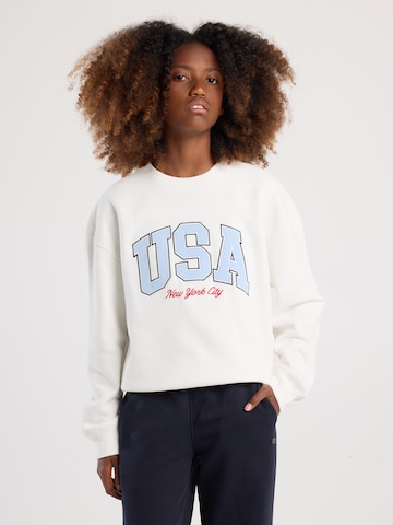 America Today Sweatshirt in White: front