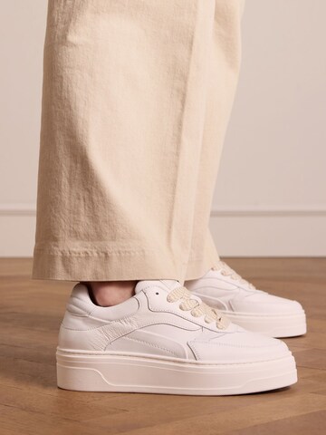 MANFIELD Sneakers laag in Wit