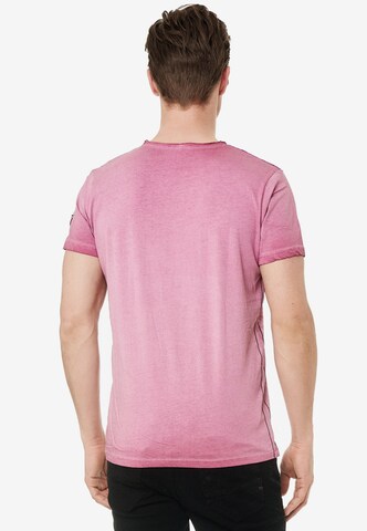 Rusty Neal Cooles T-Shirt mit Allover- Print in Pink