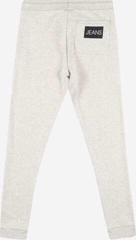 Calvin Klein Jeans Zúžený strih Nohavice - Sivá