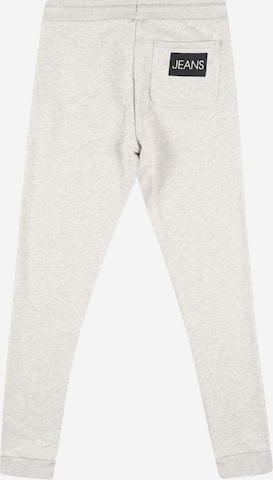 Calvin Klein Jeans Tapered Hose in Grau
