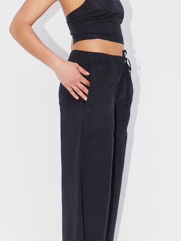 ABOUT YOU REBIRTH STUDIOS Wide leg Trousers 'Holiday' in Black