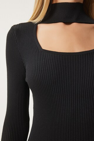 Happiness İstanbul Kleid in Schwarz