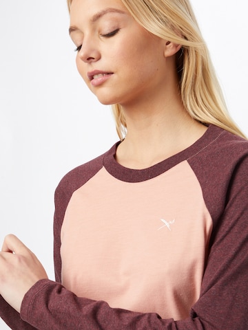 Tricou 'Flaggy' de la Iriedaily pe roșu