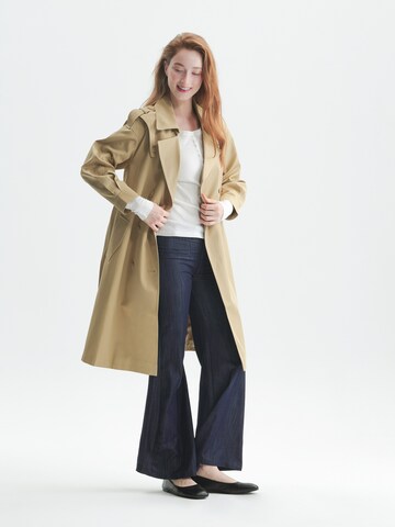 TorWeit Between-Seasons Coat 'Long Trench Coat' in Green
