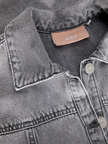 Abito camicia 'AMOR' di JJXX in grigio