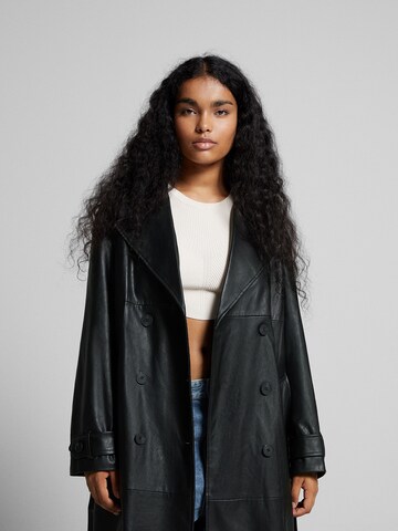 Bershka Mantel in Schwarz: Vorderseite