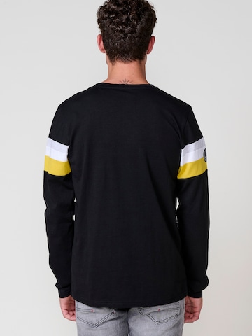 Tricou de la KOROSHI pe negru