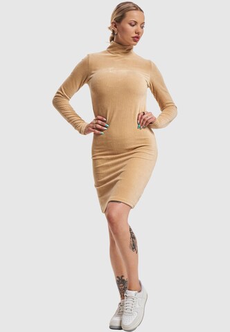 Karl Kani Kleid in Beige