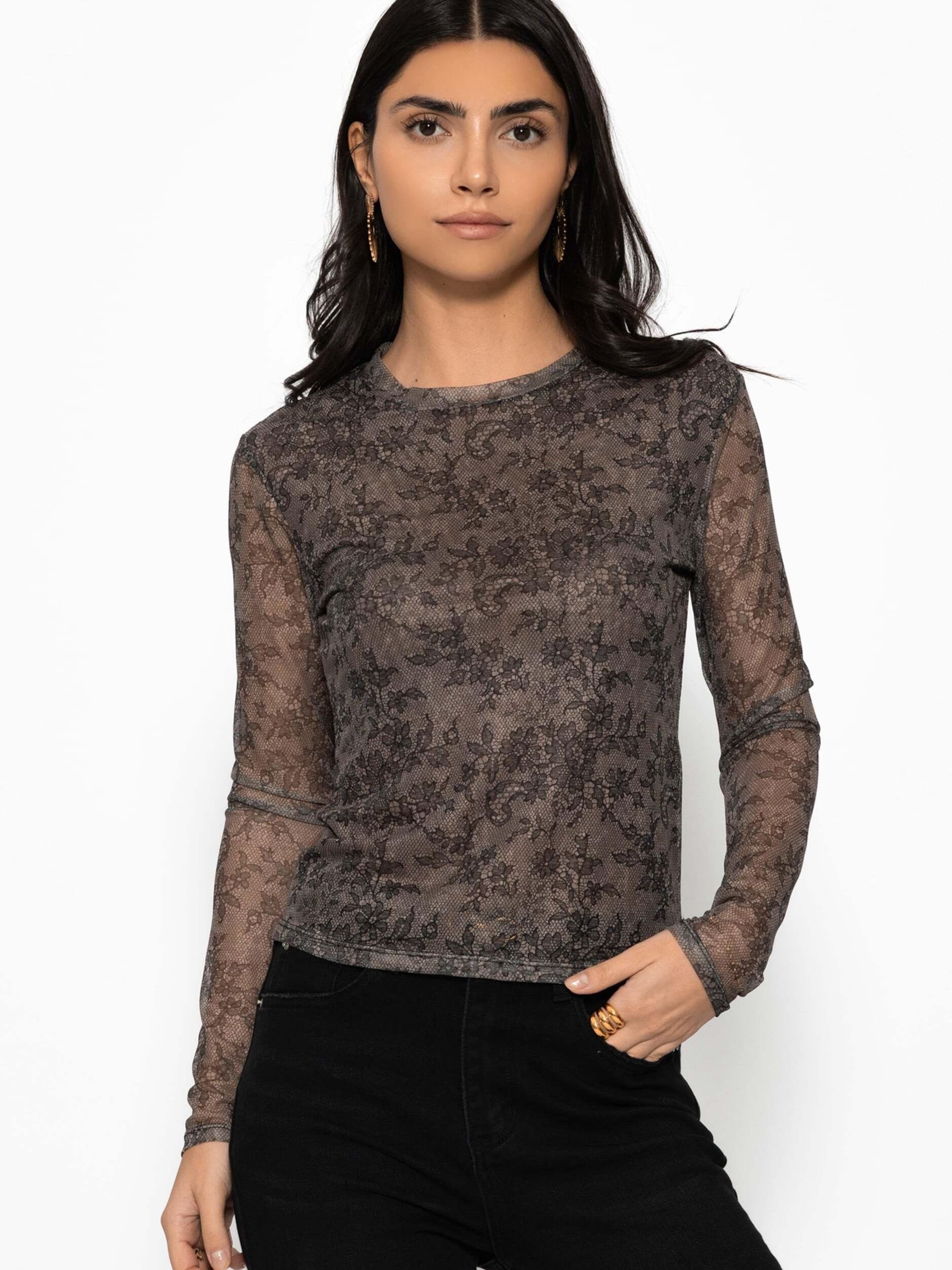 SASSYCLASSY Shirt in Black: front
