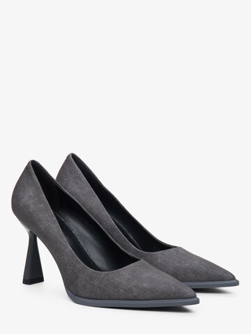 Estro Pumps met hoge voorkant '532-801' in Grijs: voorkant