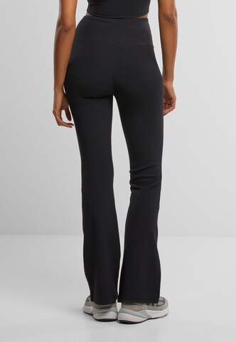 évasé Pantalon Urban Classics en noir