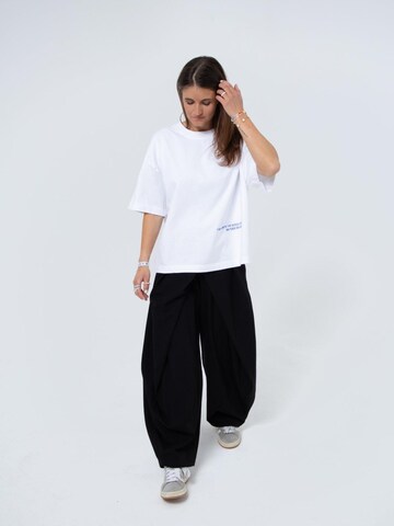 BAYSIDE BOUND Oversized shirt 'THE CORE UNISEX BOXY TEE' in Wit