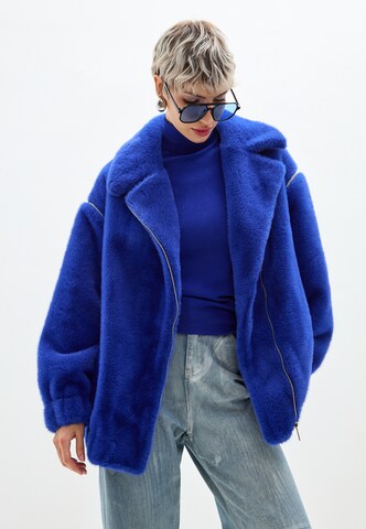 CESARE GASPARI Winter coat in Blue