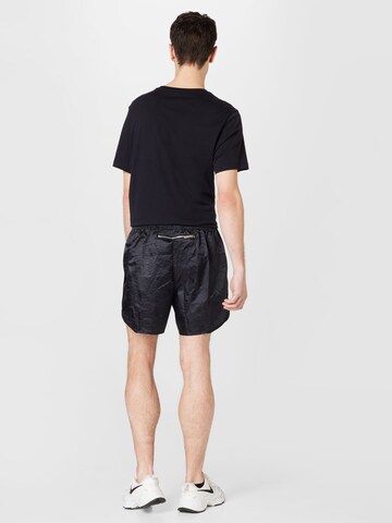 Nike Sportswear Loosefit Shorts in Schwarz