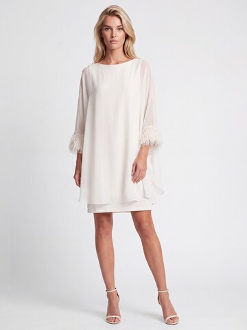 APART Kleid in Weiß