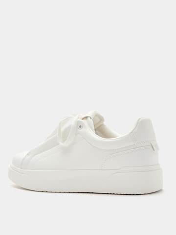 Pull&Bear Sneakers low i hvit