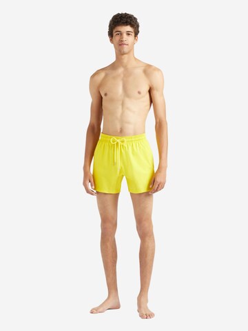 Shorts de bain Vilebrequin en jaune : devant