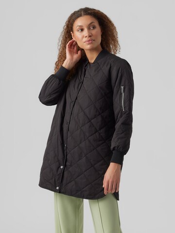 Manteau mi-saison 'MUNDINA' VERO MODA en noir : devant