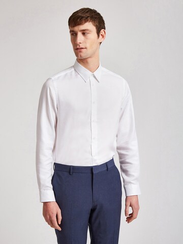 Coupe regular Chemise Ted Baker en blanc : devant